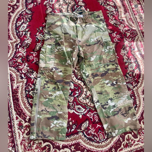 OCP Pants. Waterproof. Goretex tactical. Brand new 🆕 never worn. Size L - Picture 1 of 8